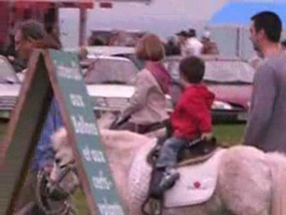 ESTEBAN FAIT DU CHEVAL