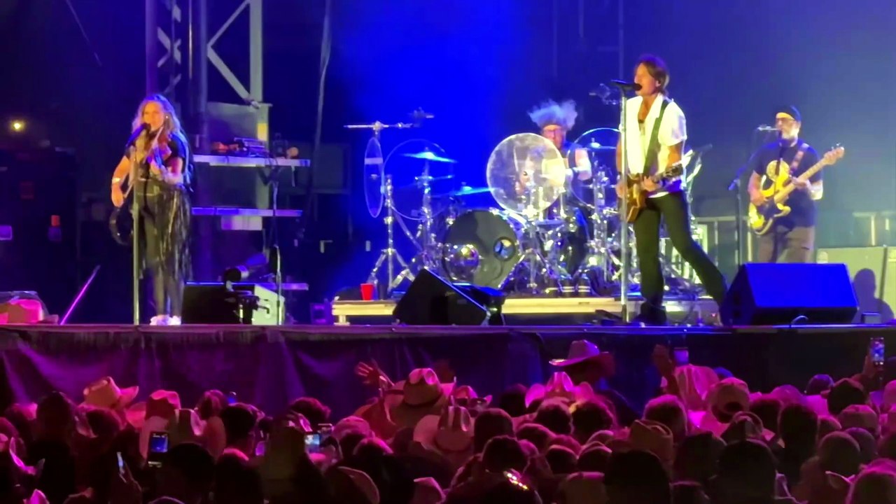 Keith Urban - Baby Come Back (Live @ 2026 Count...
