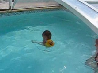 Anaïs à la piscine