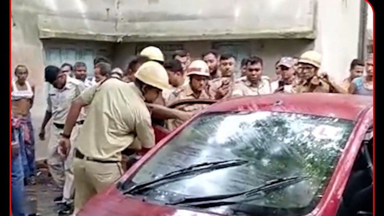 Kolkata में कार ड्राइविंग प्रैक्टिस के दौरान हु...