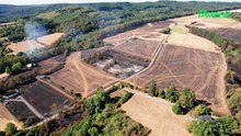 Vue aérienne d'Halma, un jour après l'incendie qui a ravagé des dizaines d'hectares