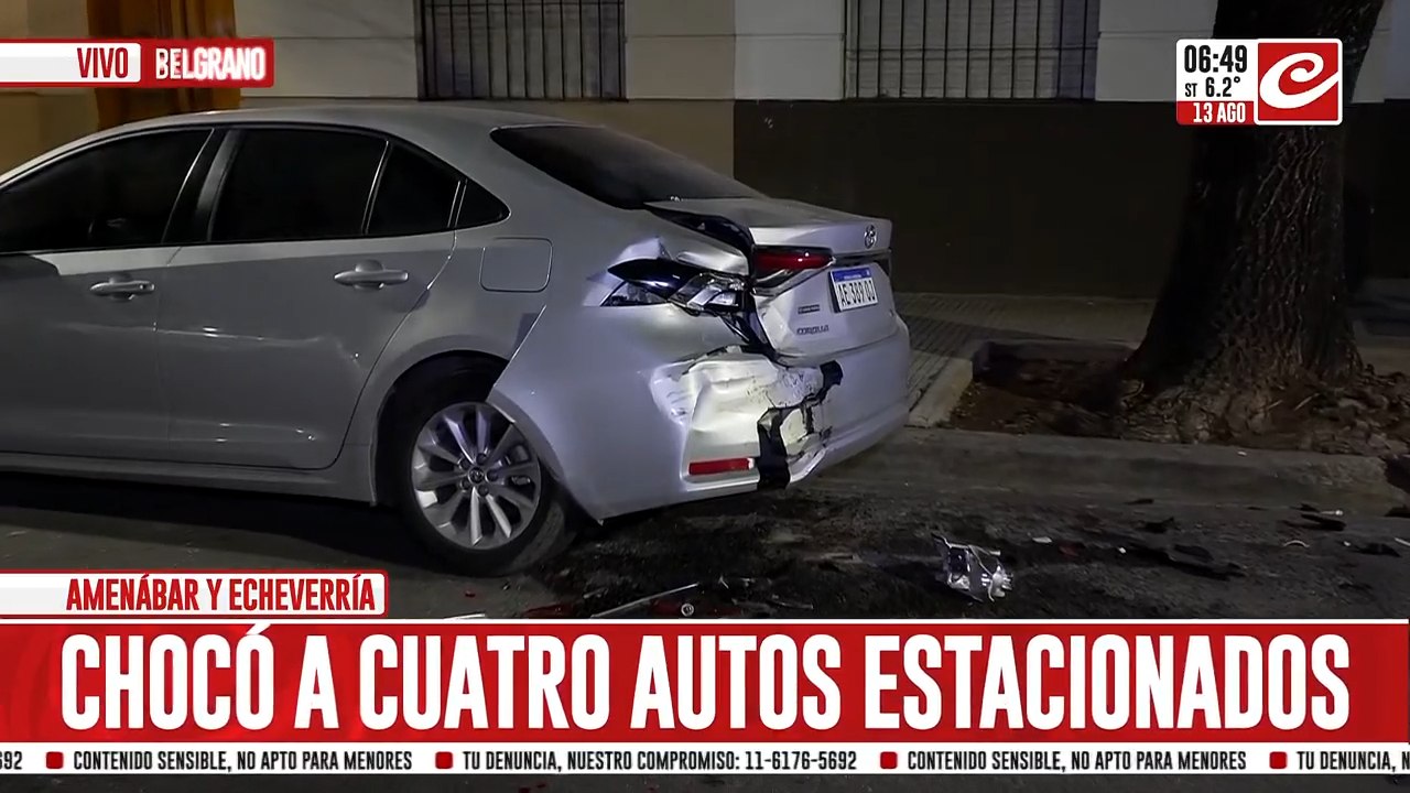 Perdió el control, chocó a varios autos estacionados y se dio a la fuga