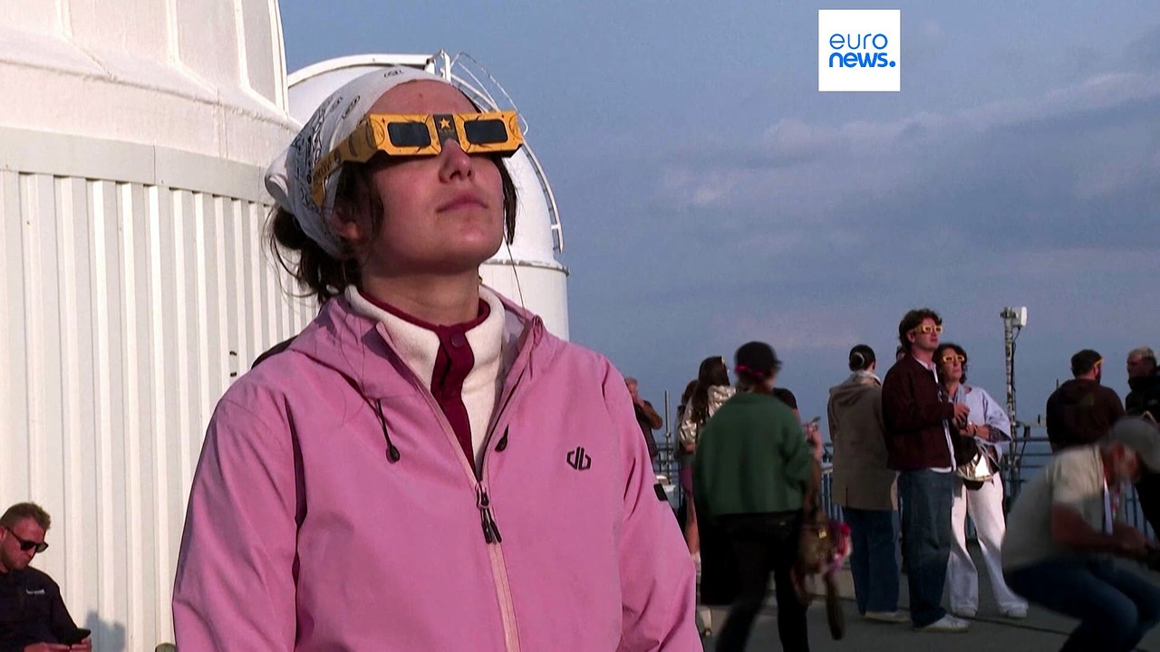 Hikers in awe as solar eclipse turns sky red ov...