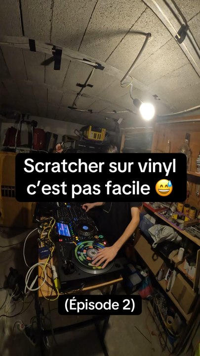 Scratcher sur vinyl = pas facile...😬#dj#vinyl#scratching#scratchdj#fyp