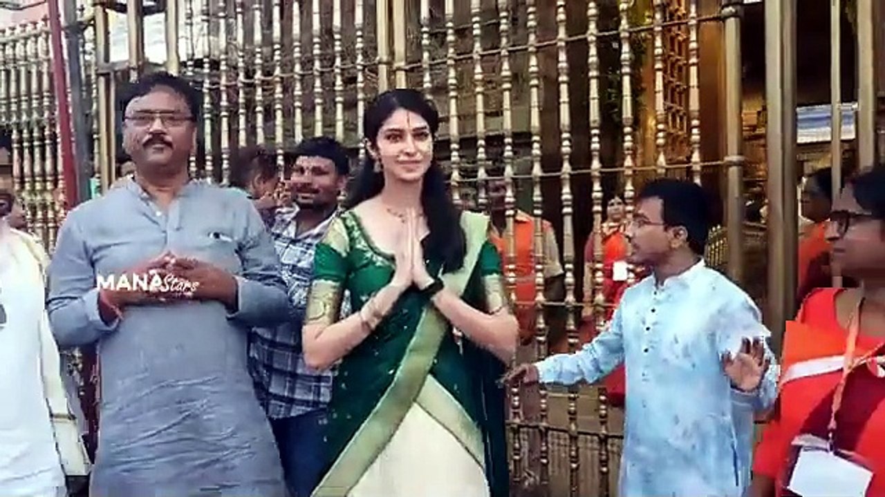 Actress Manasa Varanasi Visuals @ Tirumala