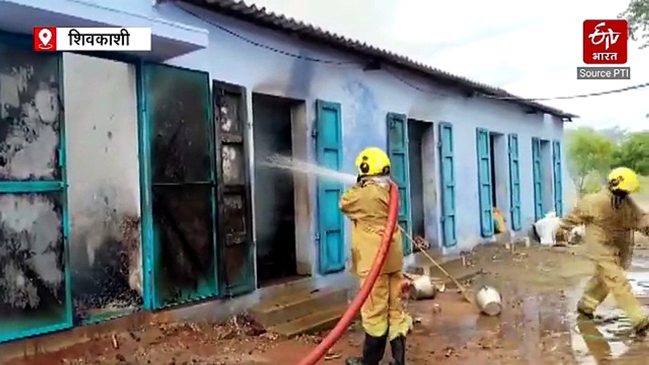 तमिलनाडु के शिवकाशी में पटाखा फैक्ट्री में विस्...