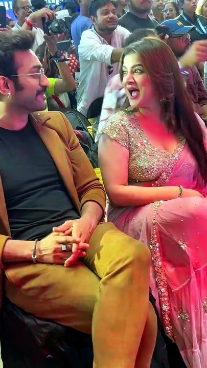 What did Srabanti whisper in Jeetu's ear?