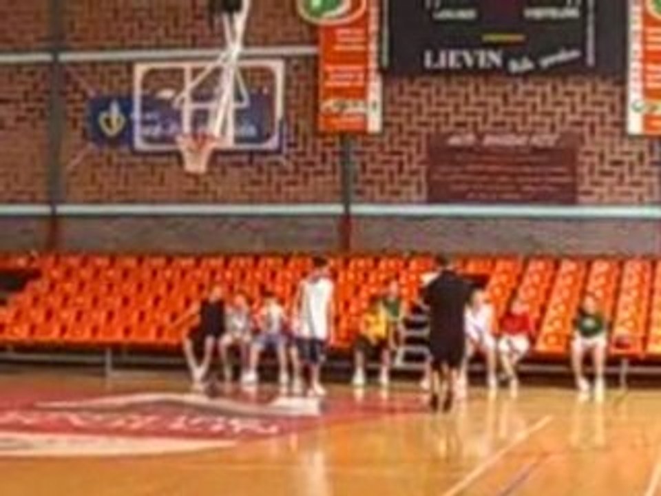 Il y a aussi du basket au camp BASKETARTOIS