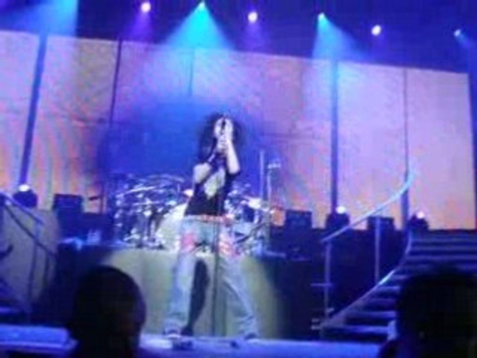 Tokio Hotel Heillig 12.07.08 Geneve Bill zeigt auf mich:D