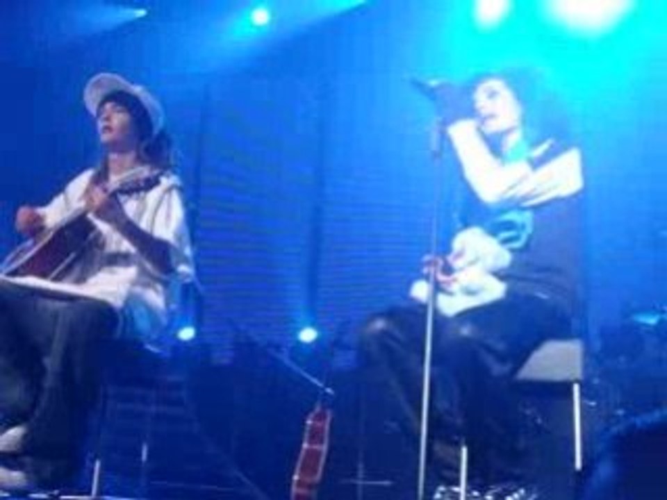 Tokio Hotel In die Nacht 12.07.08 Geneve Bill kickt Tom:)