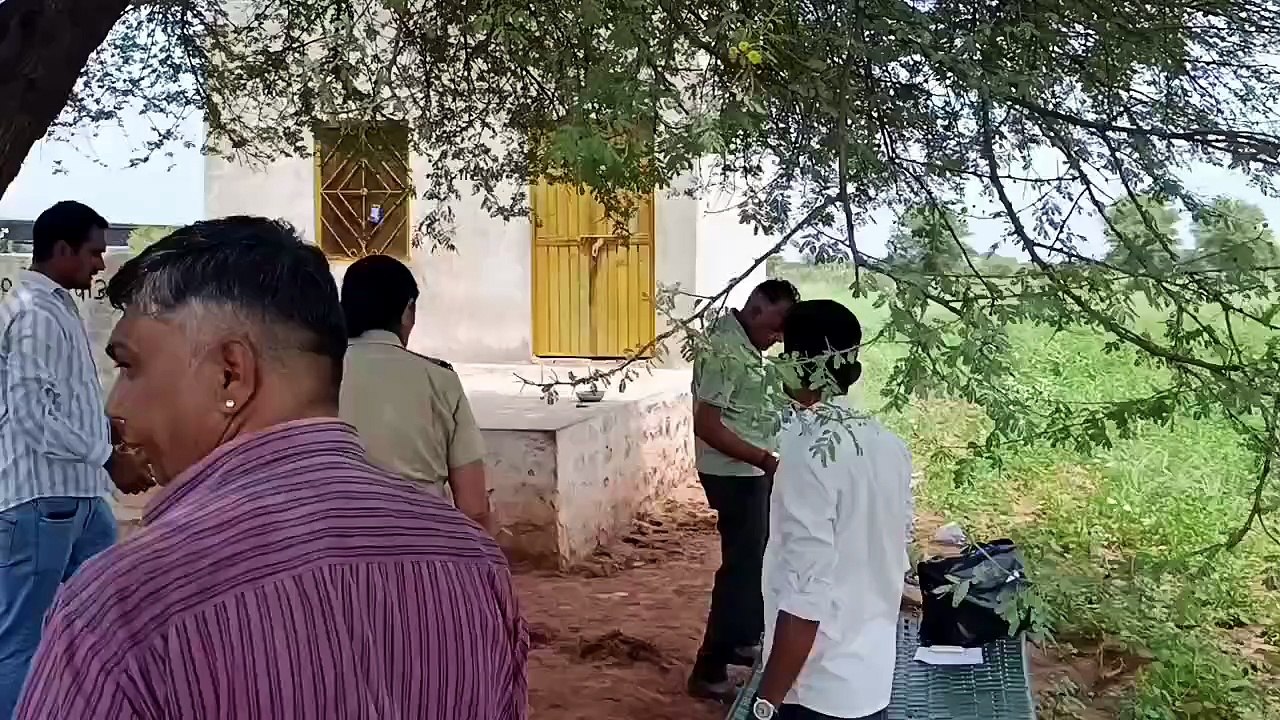 नागौर में हुई हत्या की जांच करती पुलिस