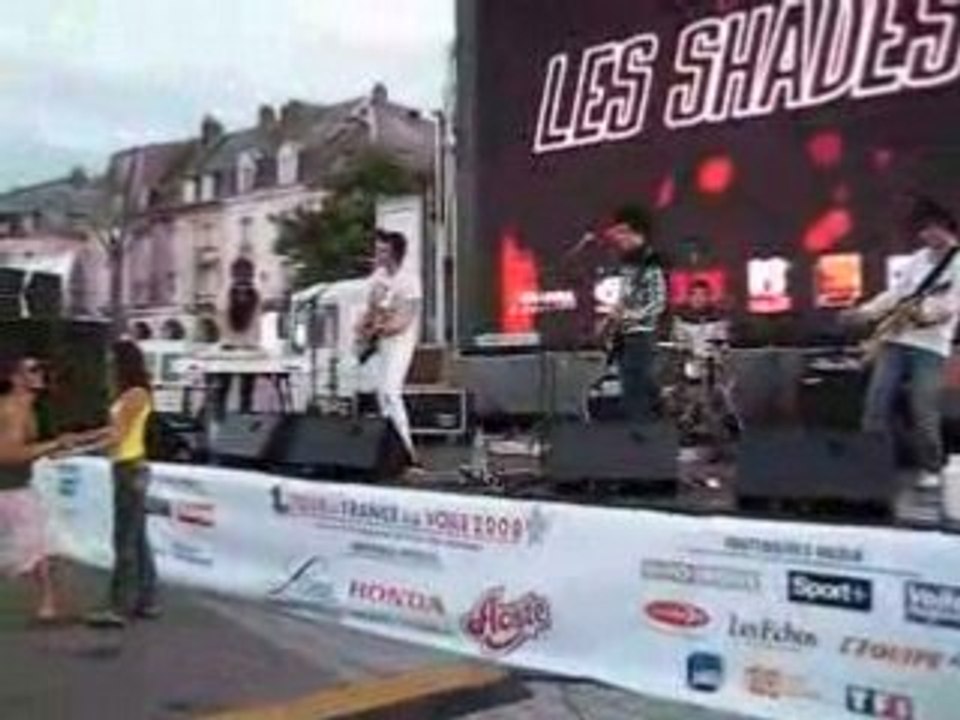 live Les Shades
