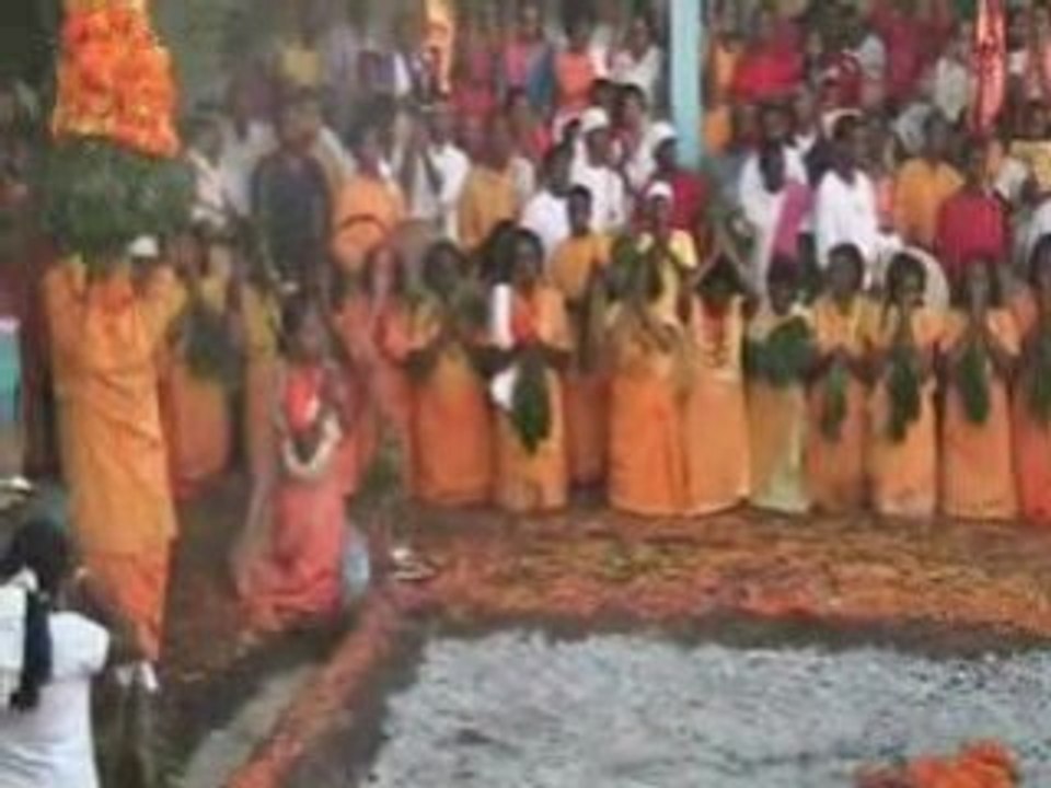 Marche sur le feu le 6/07/08 à Bois d'Olives St-Pierre.