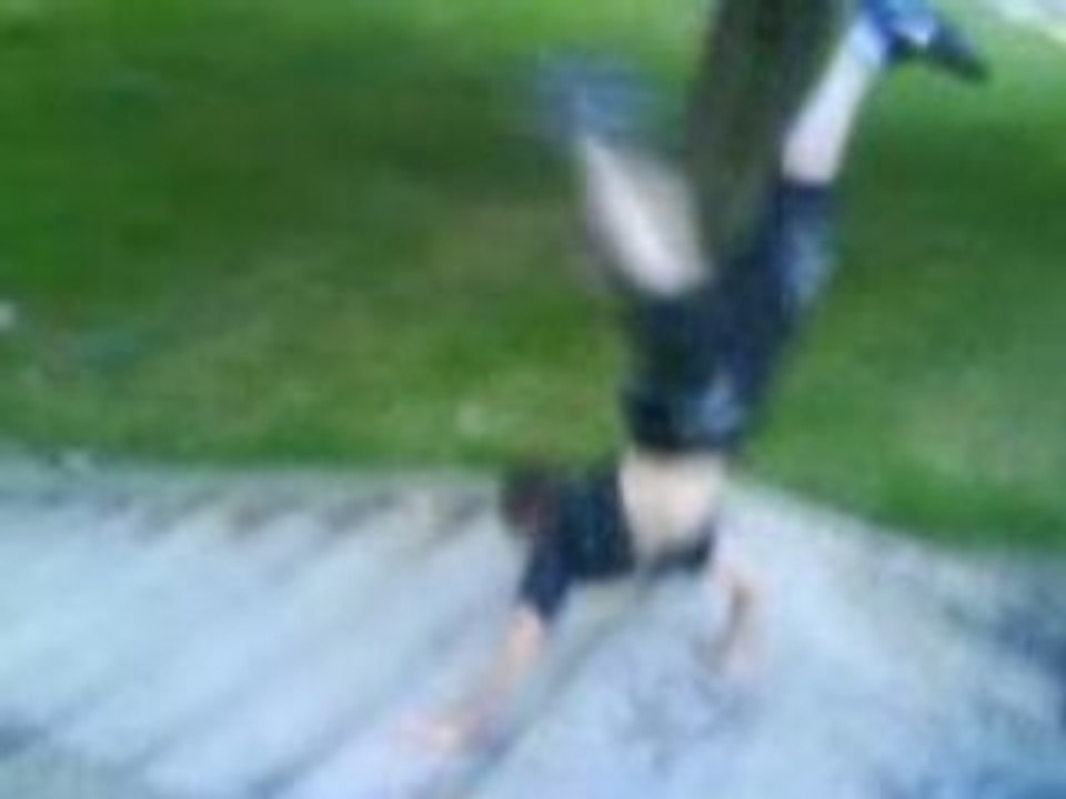 Decen les escalier sur les mains