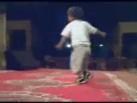Petit danseur algerien .. ( danse rai algerie )