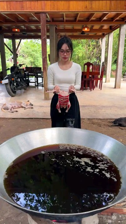 Cooking yummy deep fried chicken braised recipe
