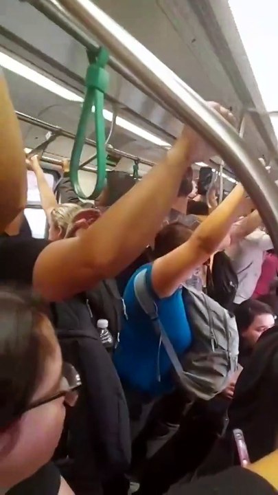 passageira filma momento em que trem sai dos trilhos