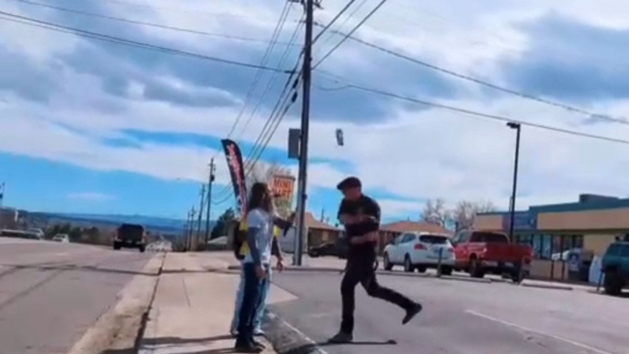 Barber Assaults Auditor & Lies to Police!!! Cops Charge Him!