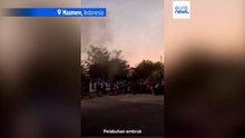 Видео: хаос после мощного землетрясения в Индонезии