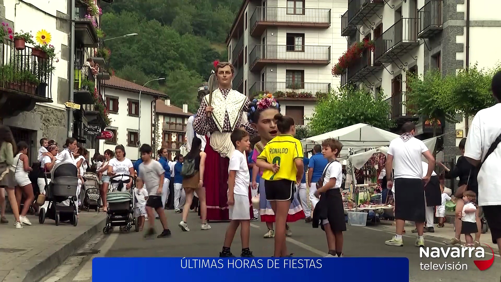 Los gigantes de Leitza ofrecen su último baile de fiestas