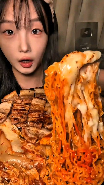 Sweet and Spicy Noodles and Fried MeatSweet and spicy noodles and fried meat
