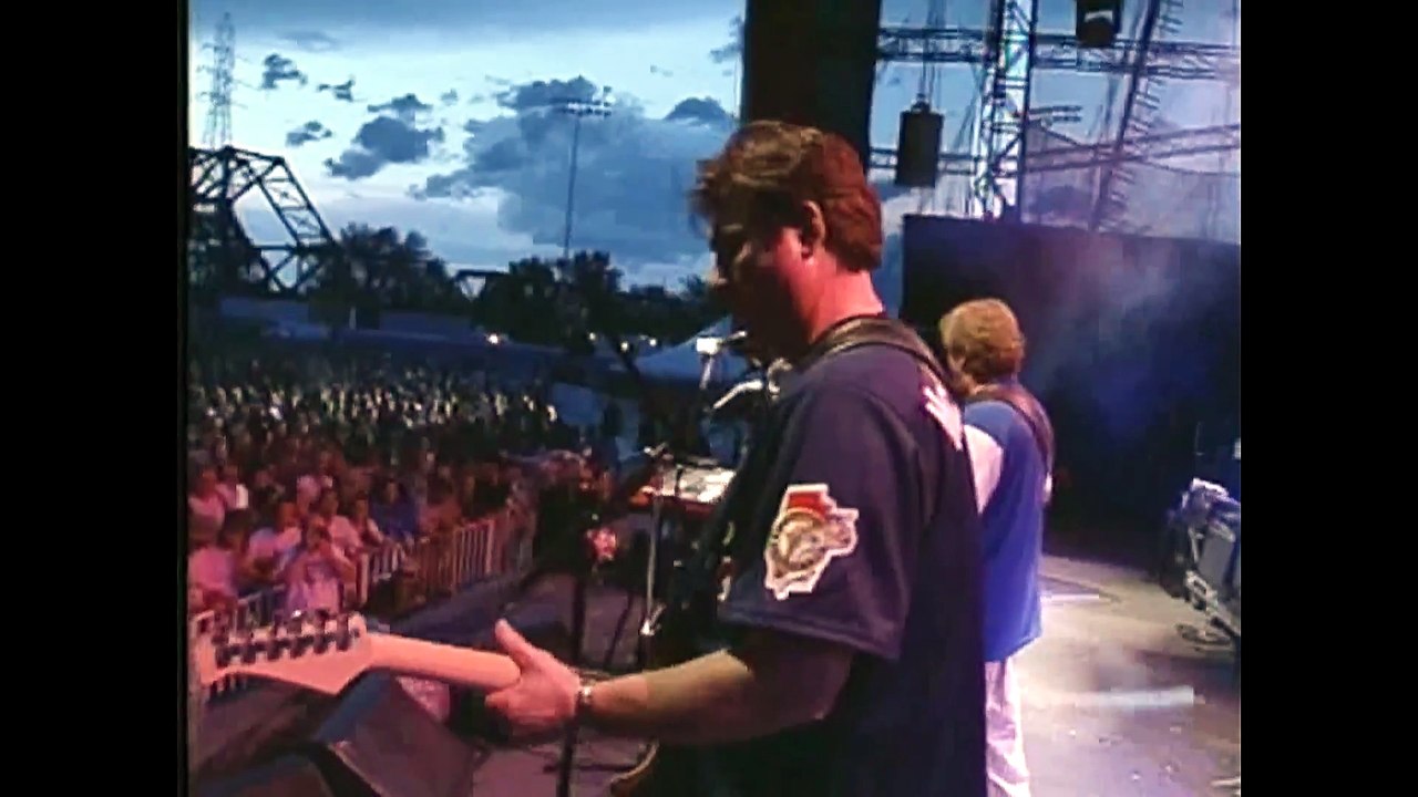 Guns, Guns, Guns - The Guess Who (live)