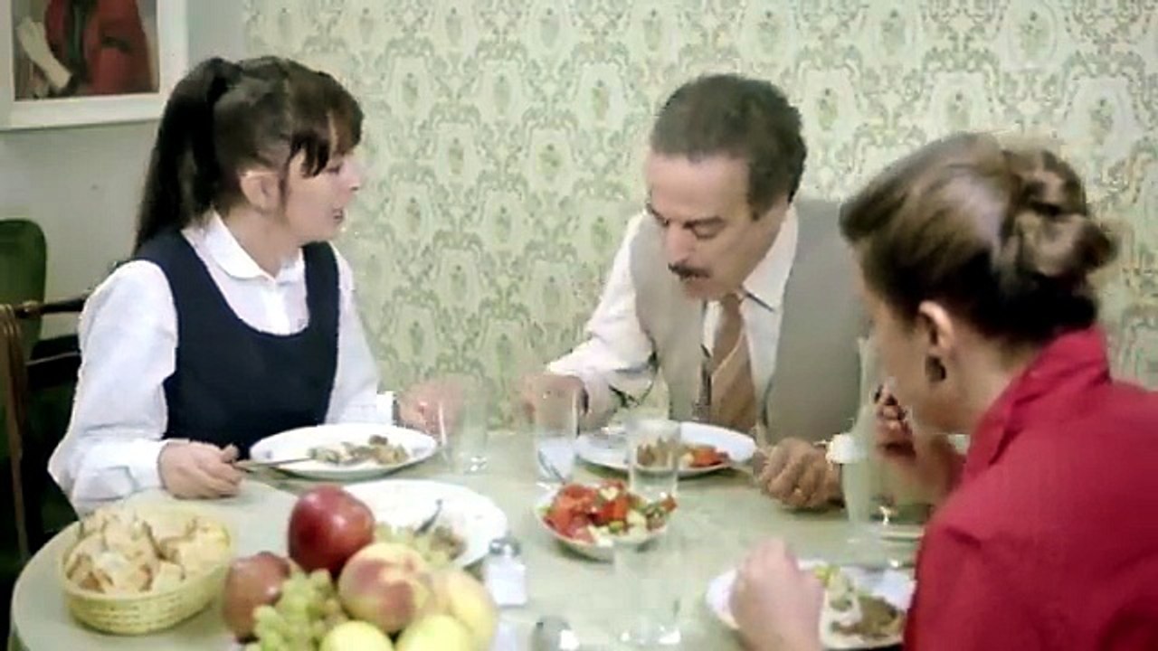Kadının Adı Yok Türk Filmi _ Işık, Yakınlaşmaktan Korkuyor