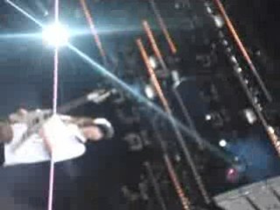 Tom et sa Guitare le 13 Juillet 2008 ( werchter boutique )