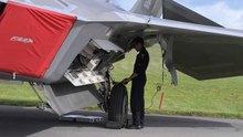 Video zeigt die Vorbereitung einer F-22 Raptor vor einer Flugvorführung