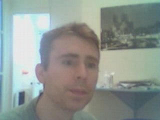 Wiwi égratigne "Les yeux fermés"