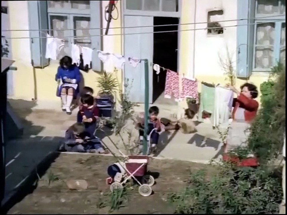 Ο Θανάσης και το καταραμένο φίδι (1981)