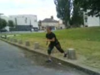 Monte sur poto suivi dun flash kick