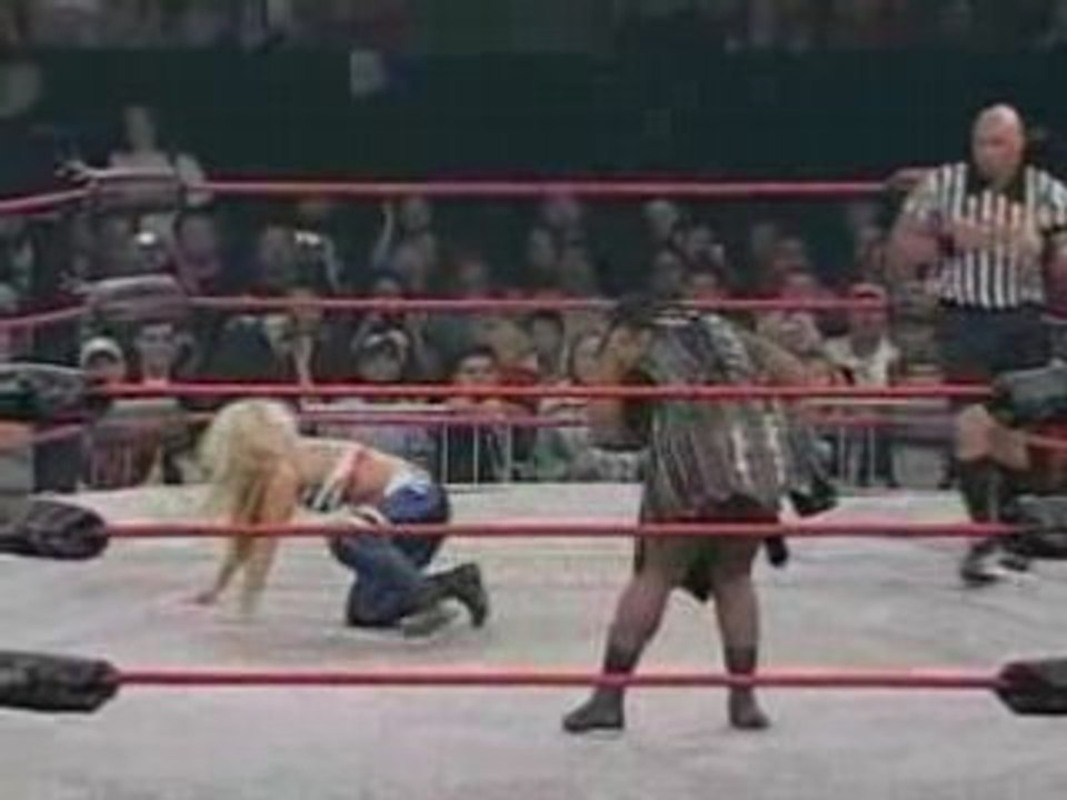 TNA Victory Road Awesome Kong vs Taylor Wilde