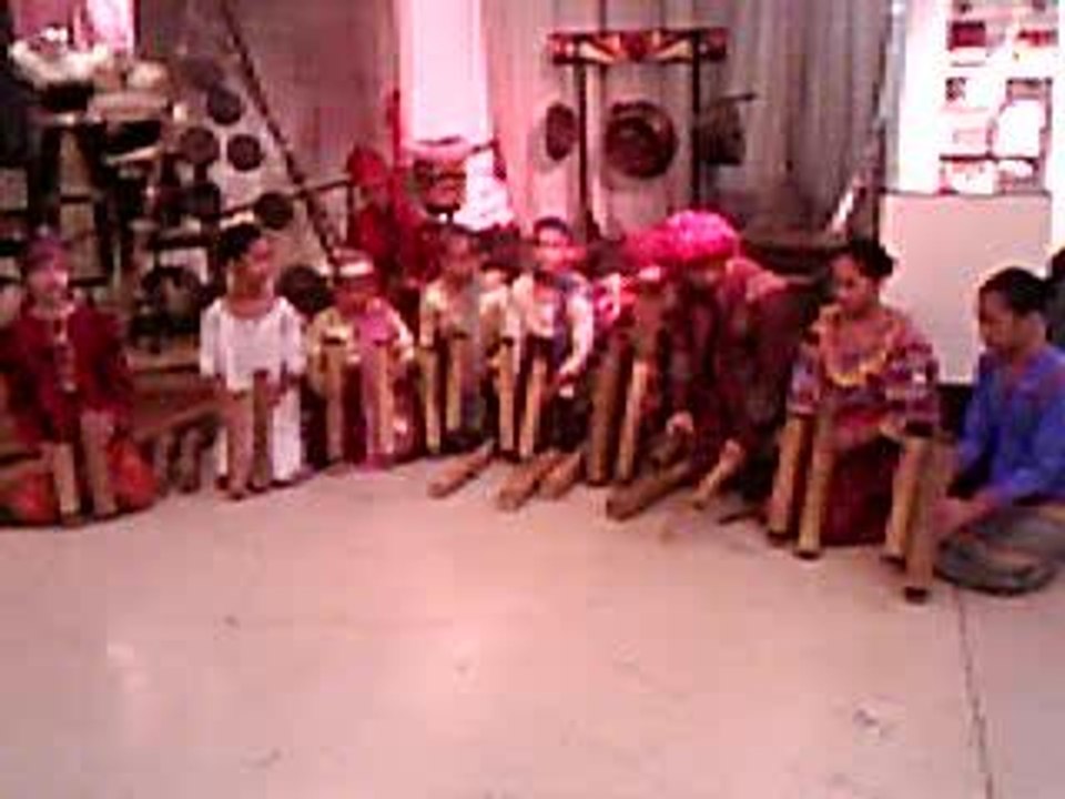 Ramon Obusan Folkoric Group