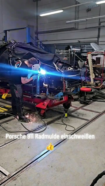 Welding the wheel well of this Porsche on a Cel...