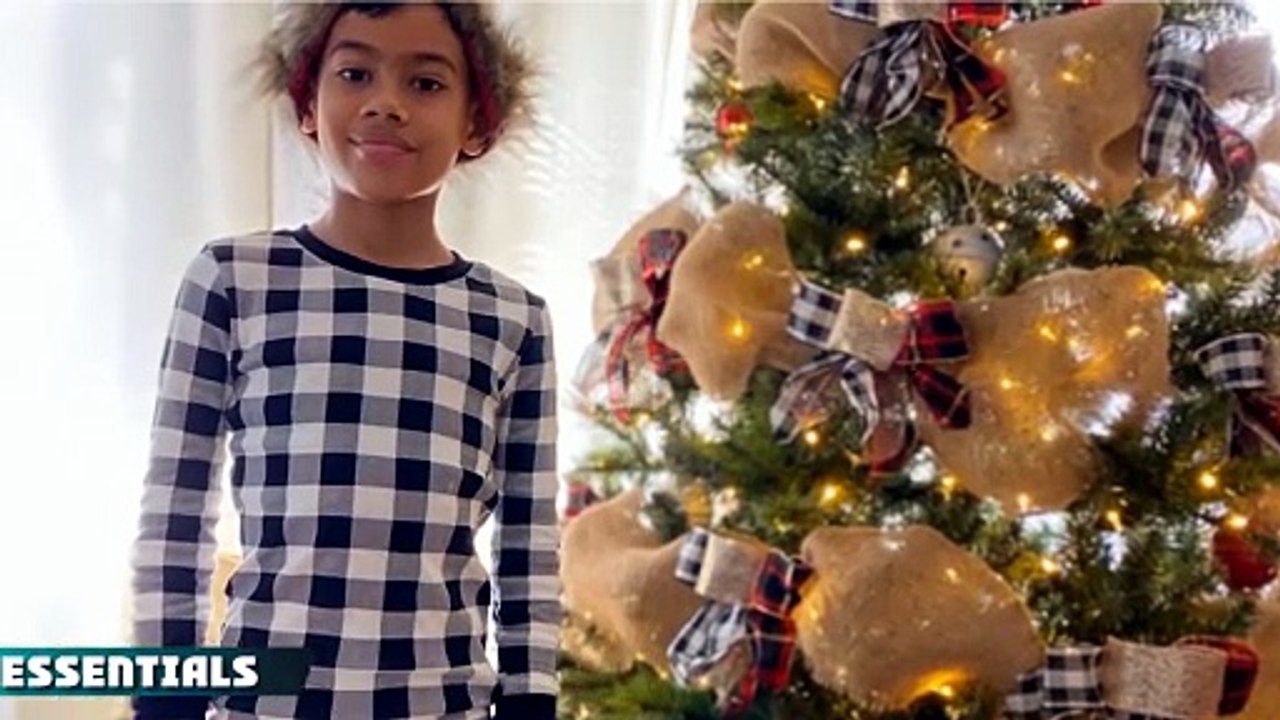 How should children's pyjamas fit for comfortable sleeping?