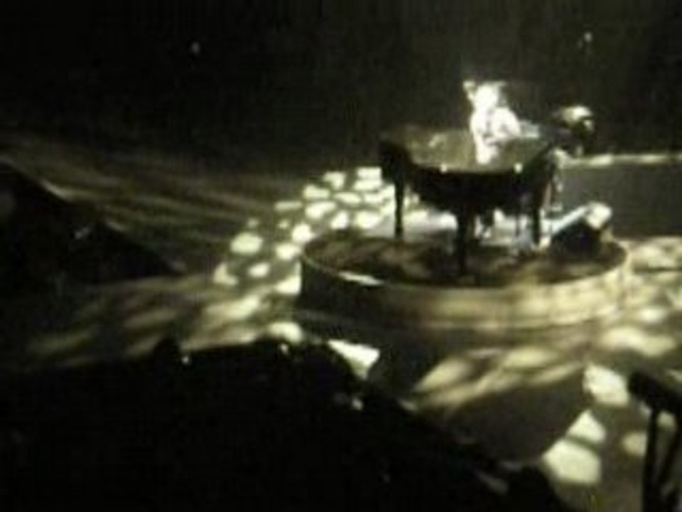 Alicia Keys "Sure looks good to me" Live Paris-Bercy 120708