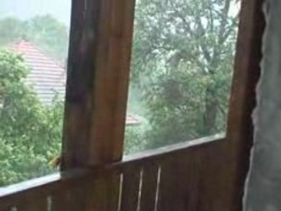 Orage sur le gîte de La Crochère