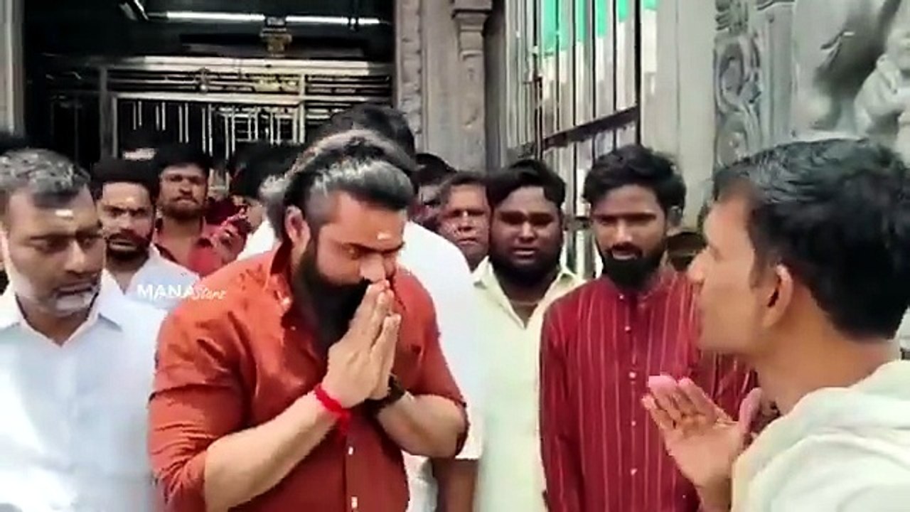 Sai Dharam Tej Visits Kanipakam Sri Varasiddhi Vinayaka Swamy Temple