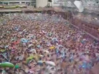 Una piscina un po' affollata