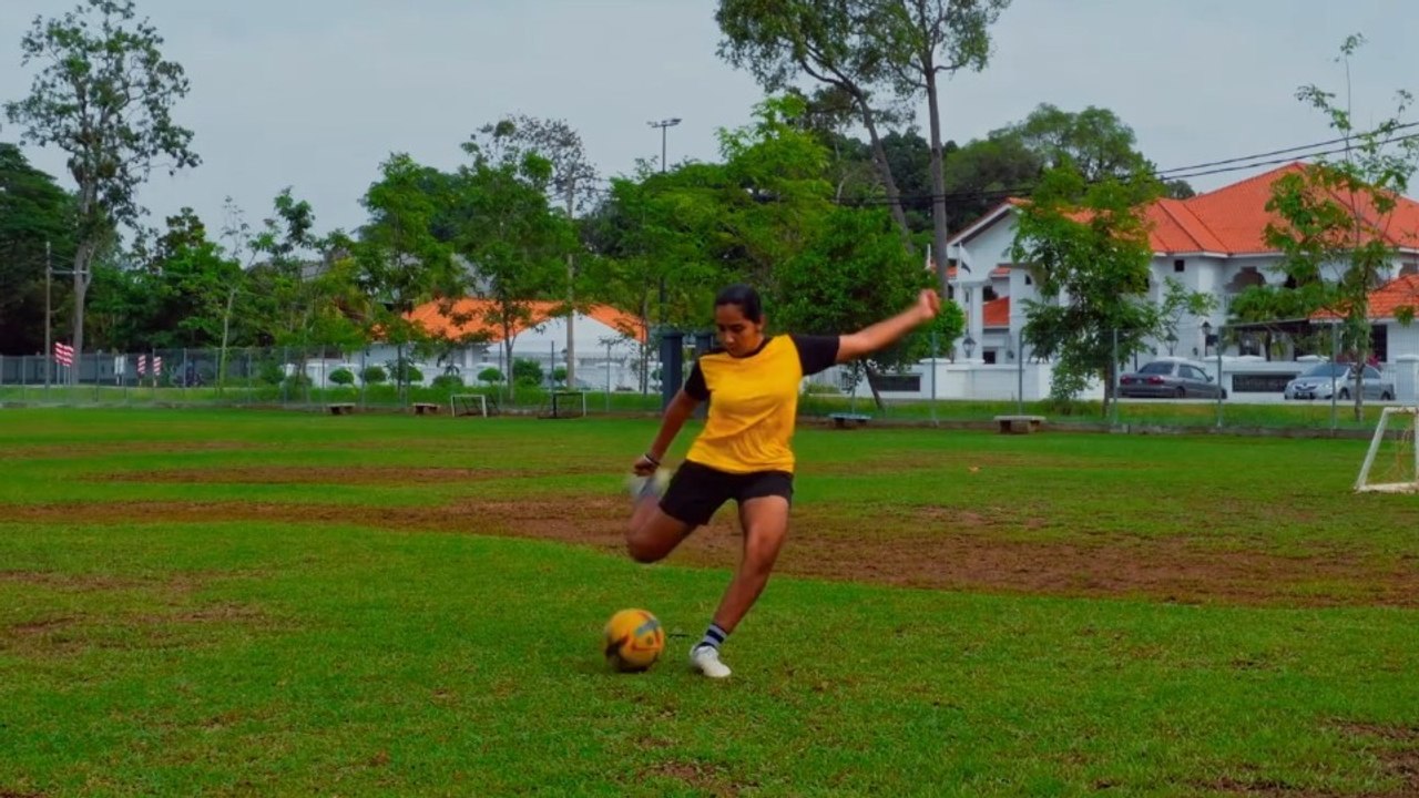 How to Shoot a Football So You Score Every Time