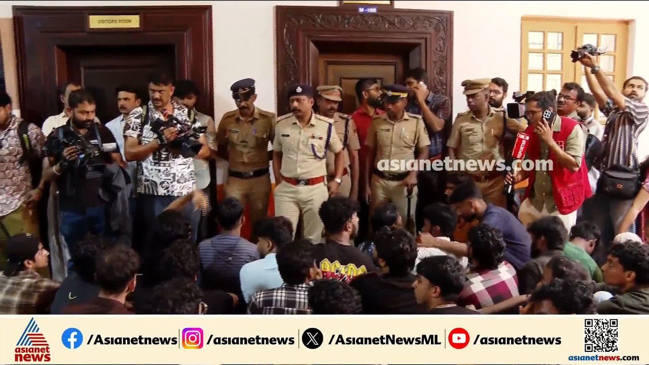കോതമംഗലം എംഎ കോളേജിലെ വിദ്യാര്‍ത്ഥികളുടെ പ്രതിഷ...