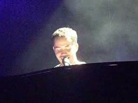 Emmanuel Moire à Marignane : un enfant dans mes bras