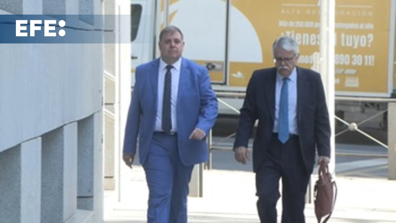 El exjefe de gabinete de Sánchez, citado en la...