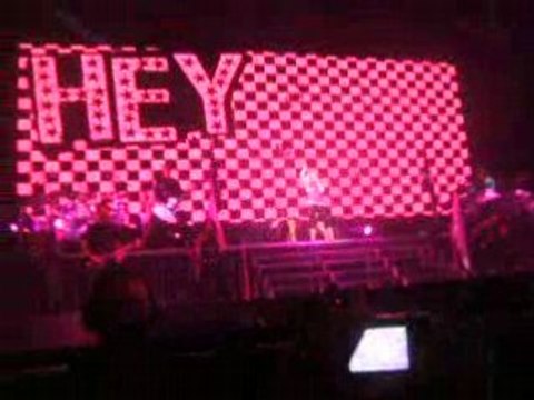 Concert Avril Lavigne 10.06.08 Girlfriend (1)