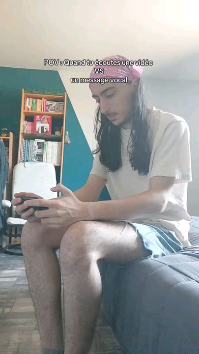 Quand tu écoutes une vidéo et un message vocal 😭
