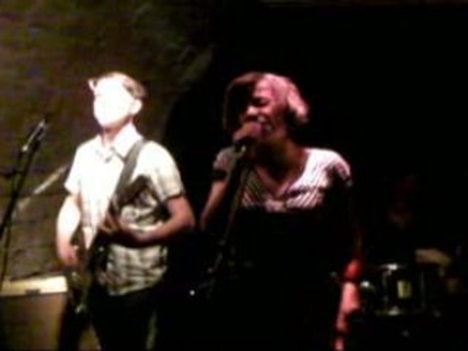 Les Versaillaises à Moustache - "British rock"