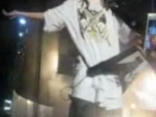 Tokio Hotel- Tom LOVES His Guitar Bercy 16.10.2007