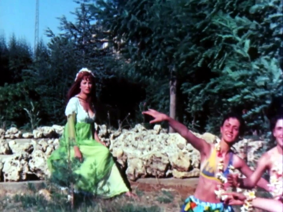 فيلم الرداء الأبيض 1975