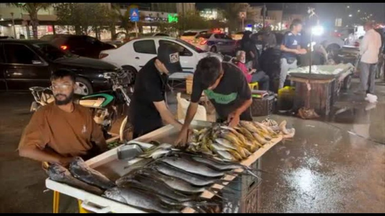 Hormuz, i pescatori iraniani tornano in mare tra relitti e paura